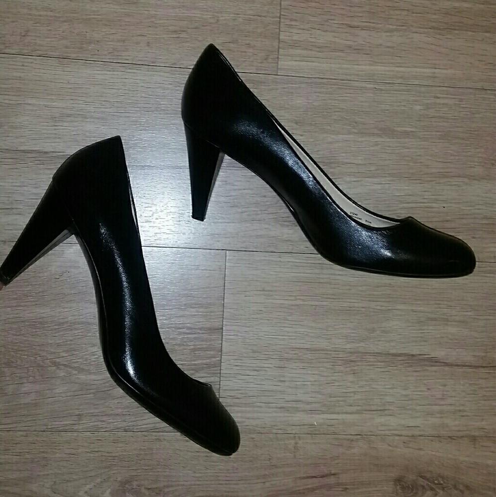 NWOT Calvin Klein Heels Size 8.5